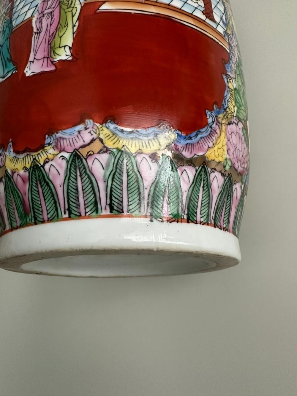 Chinese Rose Medallion Porcelain Vase - Picture 5 of 12